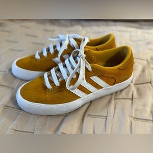 Adidas Unisex Gold Suede Trainer Sneakers Size 7.5US / 7 UK/ 40 2/3 EU